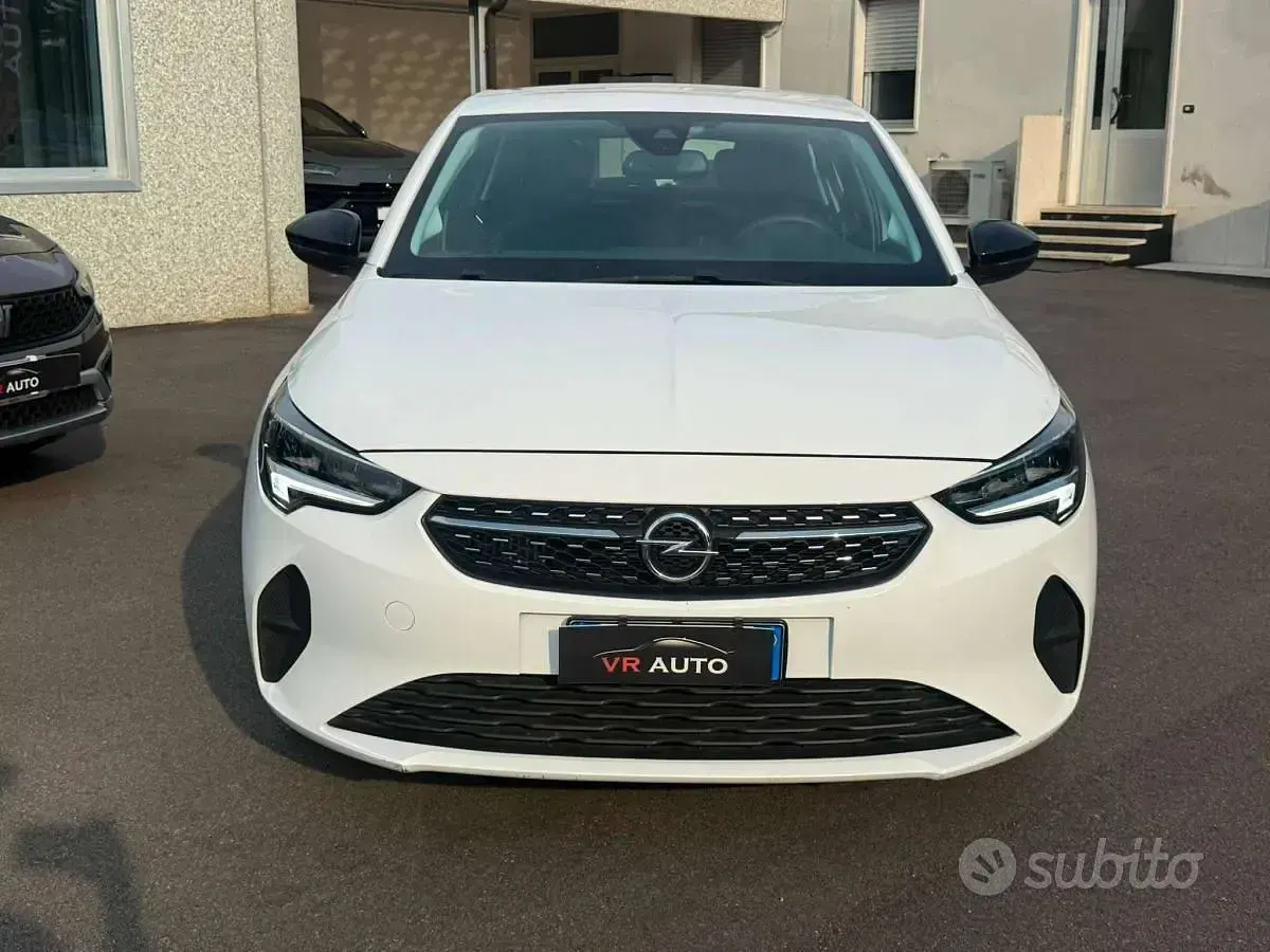 Usata Opel Corsa Elegance 101 CV (74 kW) 2023 Argento Utilitaria