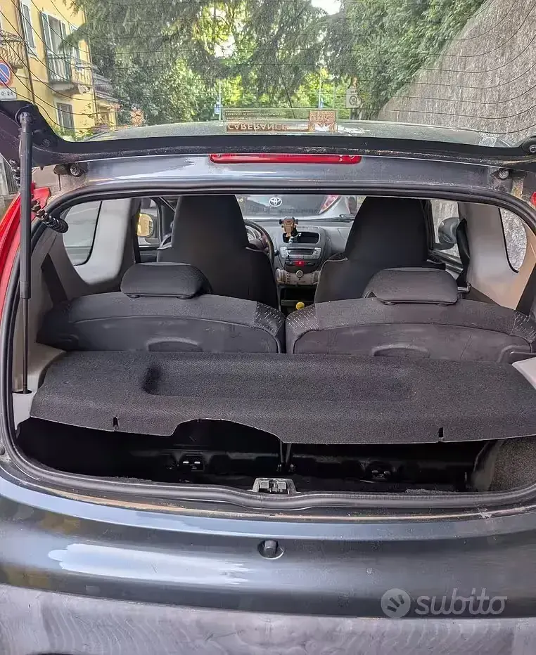Usata Peugeot 107 68 CV (50 kW) 2010 Grigio Utilitaria