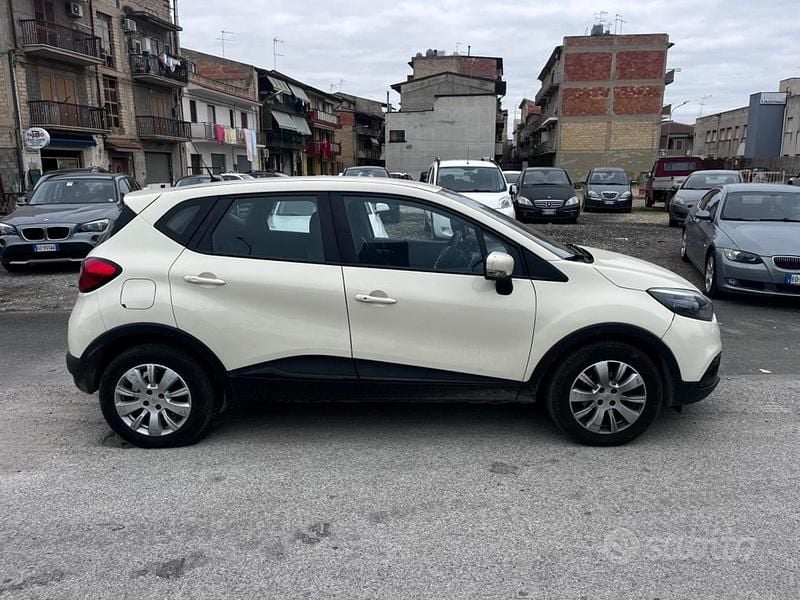 Usata Renault Captur 89 CV (65 kW) 2013 Beige SUV