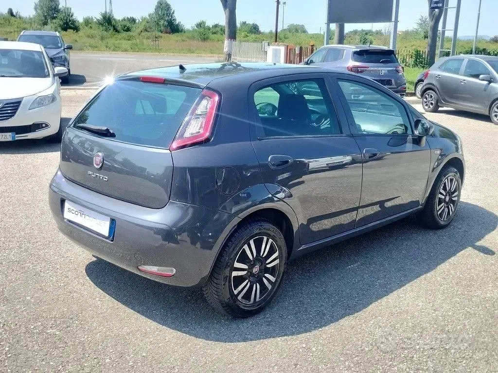 Usata Fiat Punto Street 69 CV (50 kW) 2015 Grigio Utilitaria
