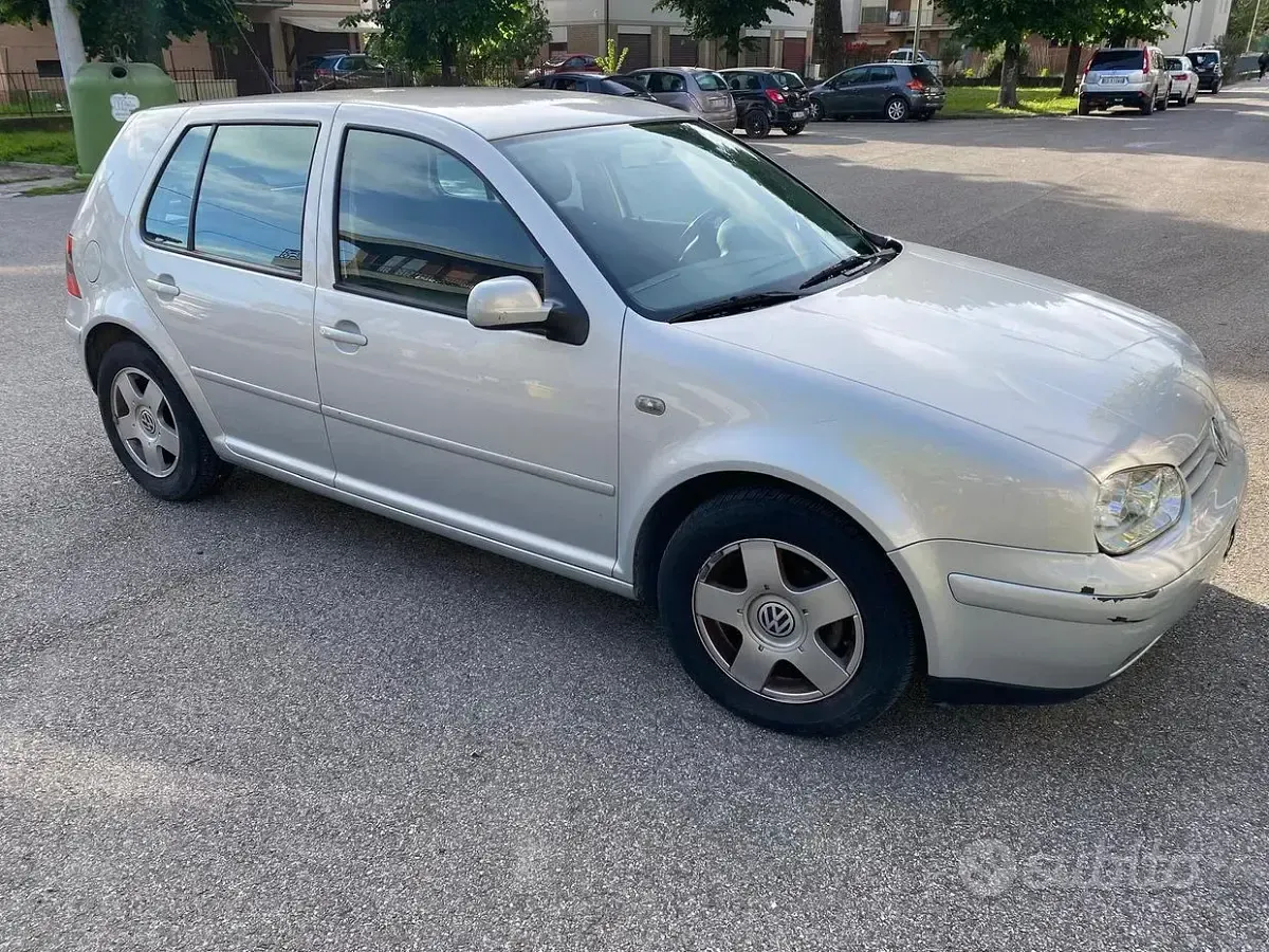 Usata VW Golf IV 100 CV (73 kW) 2000 Grigio Berlina
