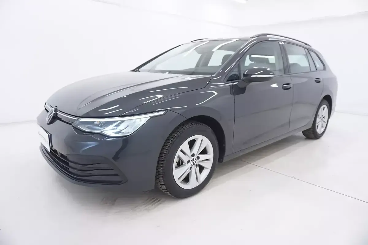 Usata VW Golf VIII Life 116 CV (85 kW) 2022 Grigiogrigio Station wagon