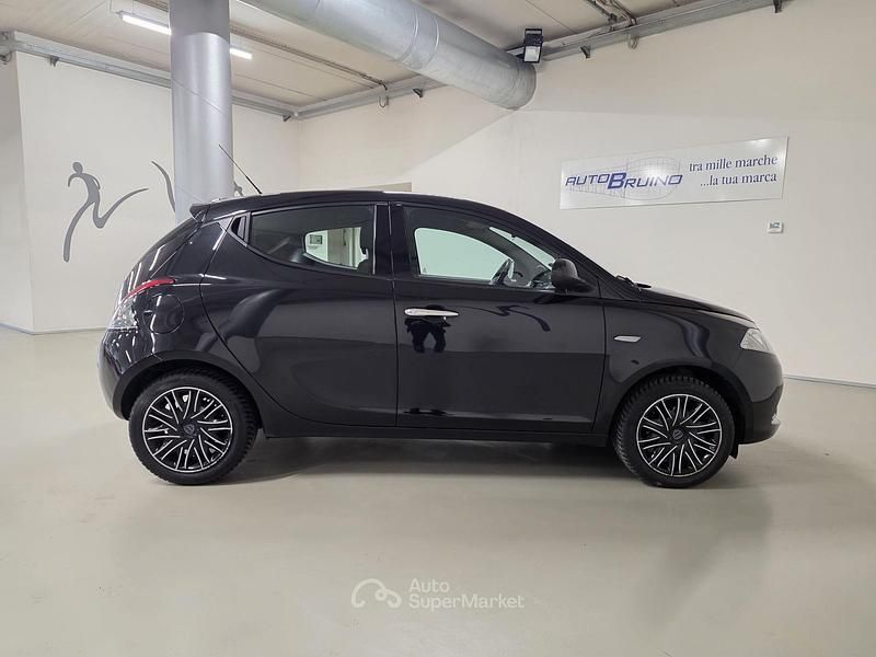 Usata Lancia Ypsilon Gold 69 CV (50 kW) 2018 Nero Utilitaria