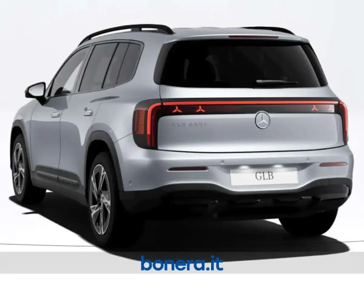 Nuova Mercedes GLB250 Advanced Plus 200 kW (272 CV) 2026 Argento hightech metallizzato SUV