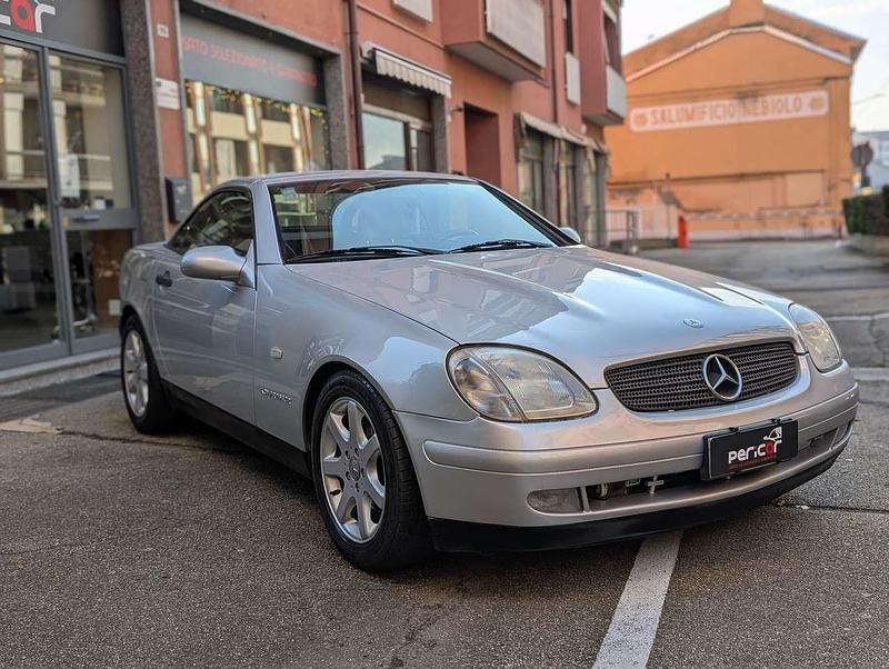 Usata Mercedes SLK200 192 CV (141 kW) 1998 Argento Cabrio