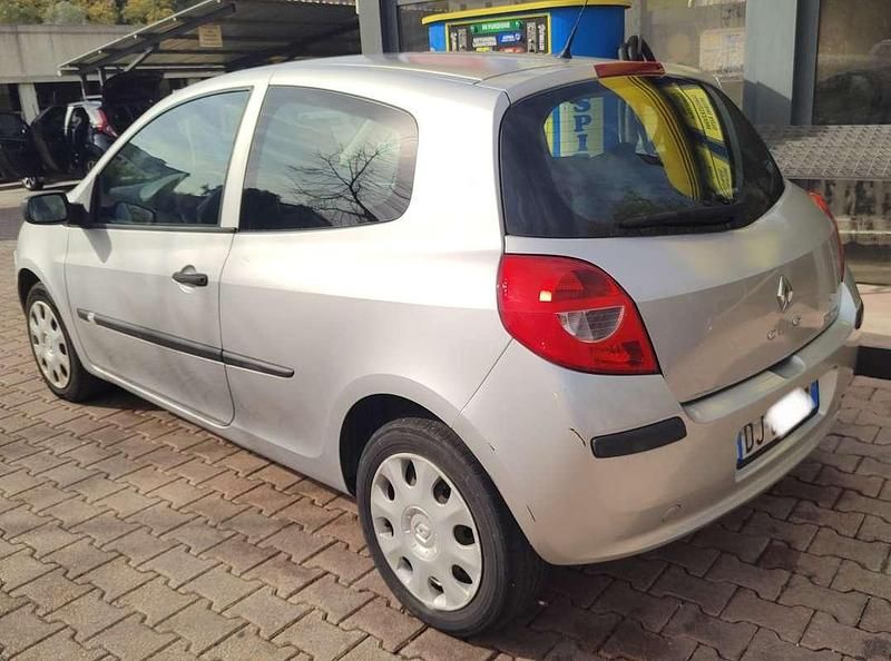 Usata 2007 Renault Clio II Dynamique Berlina | 1000 € (Super prezzo) - Immagine 1/4