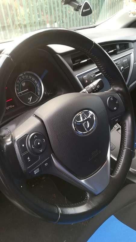 Usata Toyota Auris Hybrid Lounge 99 CV (72 kW) 2014 Berlina