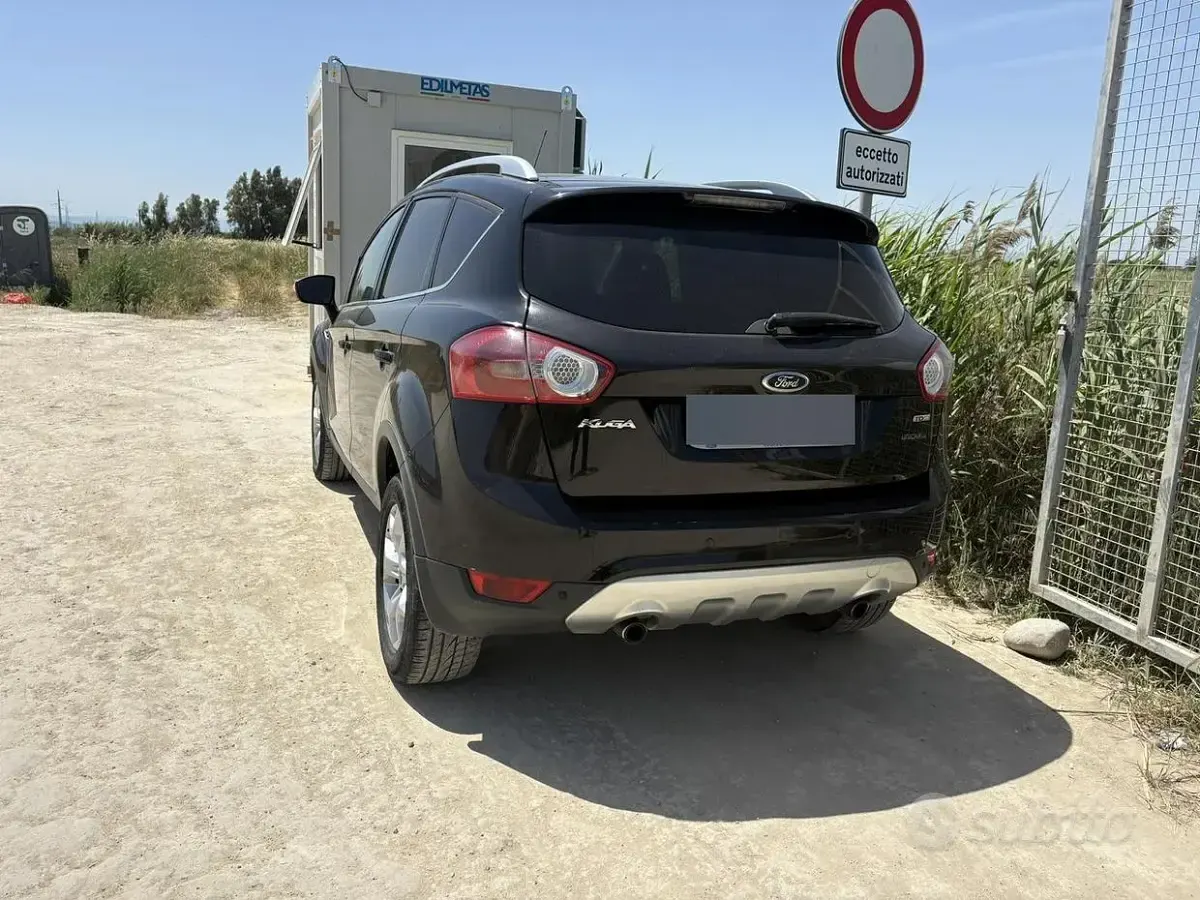 Usata Ford Kuga 136 CV (100 kW) 2010 Nero SUV