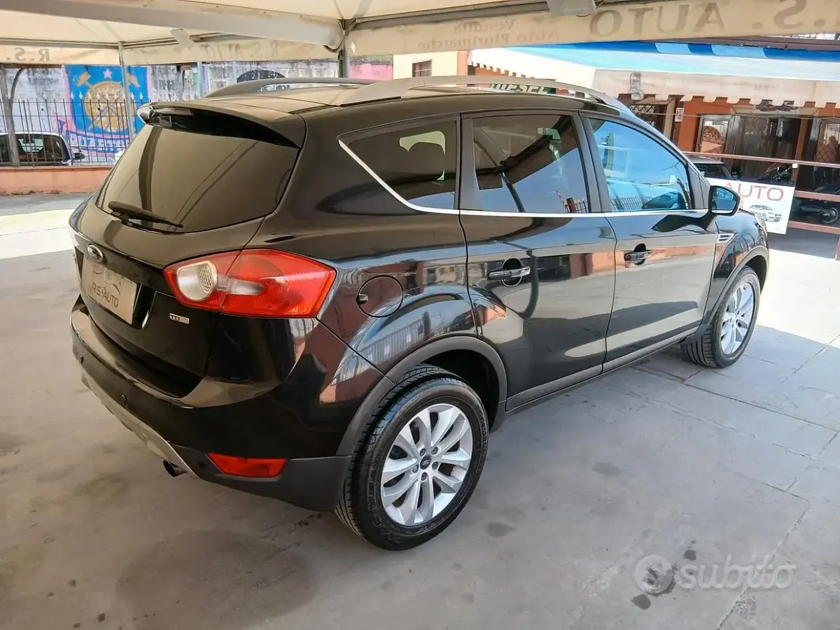 Usata Ford Kuga 136 CV (100 kW) 2010 Nero SUV