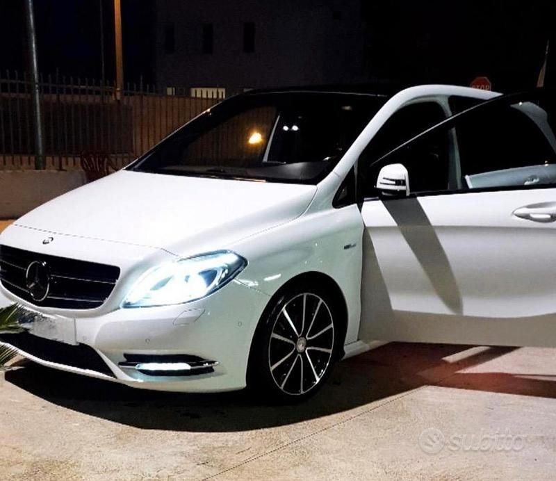 Käytetty Mercedes B200 Premium 156 HP (114 kW) 2014 Valkoinen Tila-auto