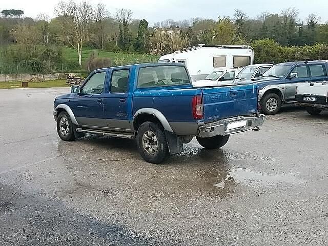 Begagnad Nissan Navara 103 HK (75 kW) 1999 Blå Pickup