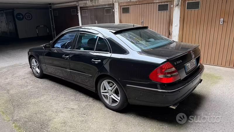 Usata Mercedes E320 204 CV (150 kW) 2004 Nero Berlina