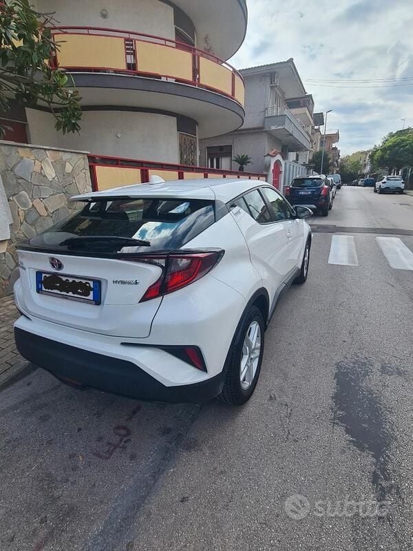 Usata Toyota C-HR 116 CV (85 kW) 2020 Bianco SUV