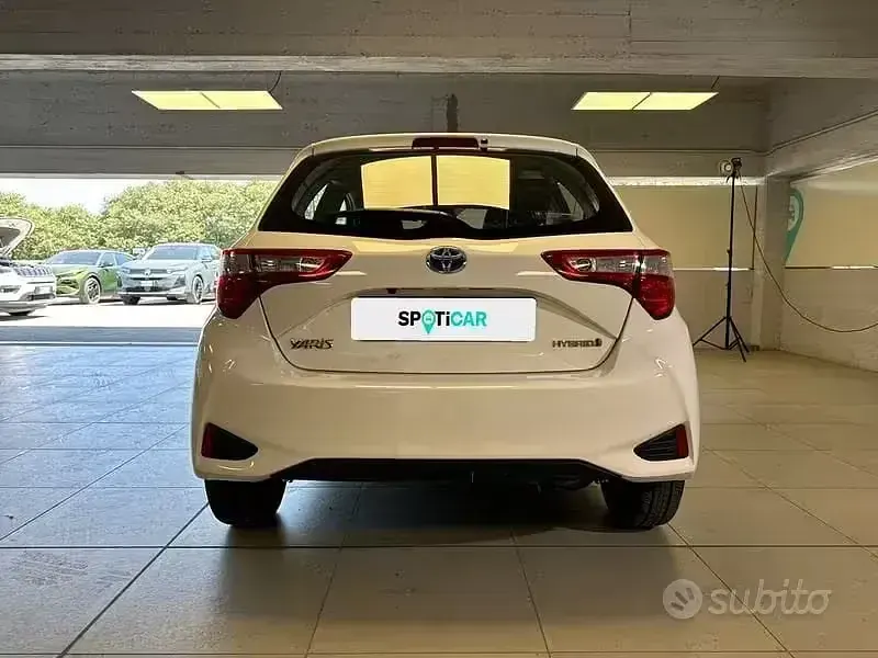 Usata Toyota Yaris Hybrid Business Edition 101 CV (74 kW) 2019 Bianco Berlina