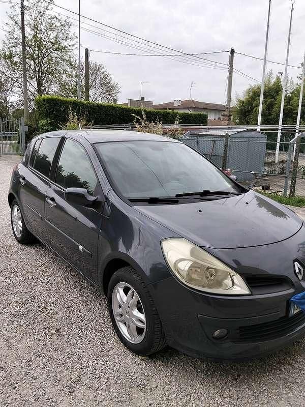 Usata Renault Clio II LE 75 CV (55 kW) 2008 Berlina