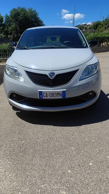 Usata Lancia Ypsilon 69 CV (50 kW) 2020 Gray Utilitaria