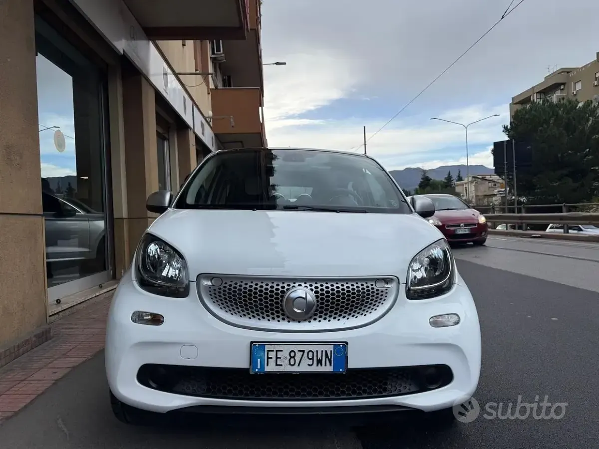Usata Smart ForFour Passion 71 CV (52 kW) 2016 Bianco Utilitaria
