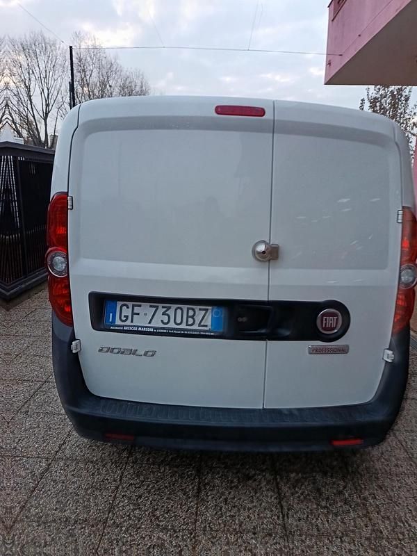 Usata Fiat Doblò Business 95 CV (69 kW) 2021 Bianco Monovolume