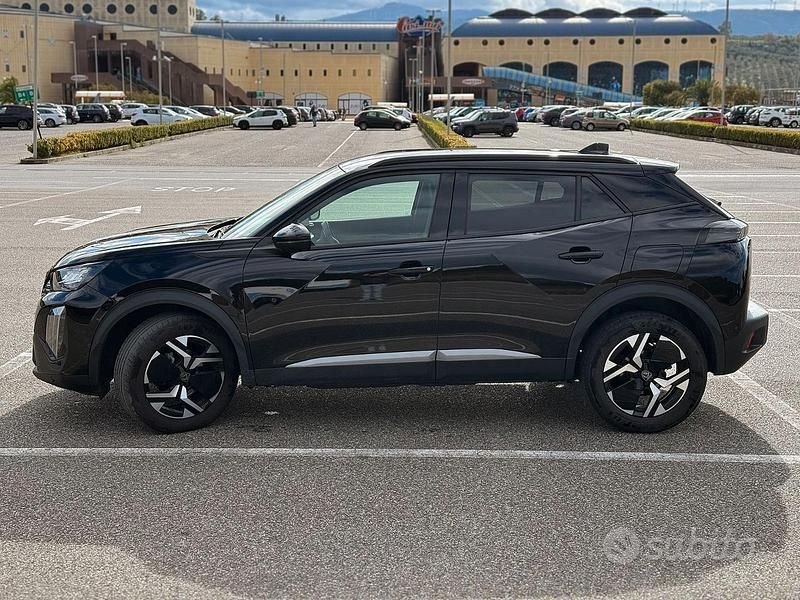 Usata Peugeot 2008 Allure 101 CV (74 kW) 2024 Nero SUV