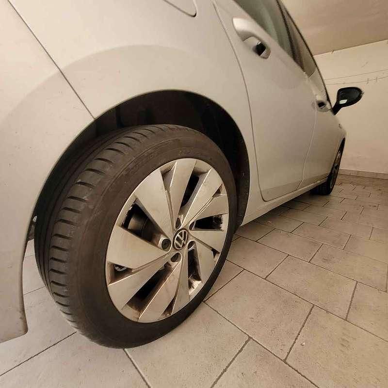 Usata VW Golf VIII Style 131 CV (96 kW) 2023 Argento Berlina