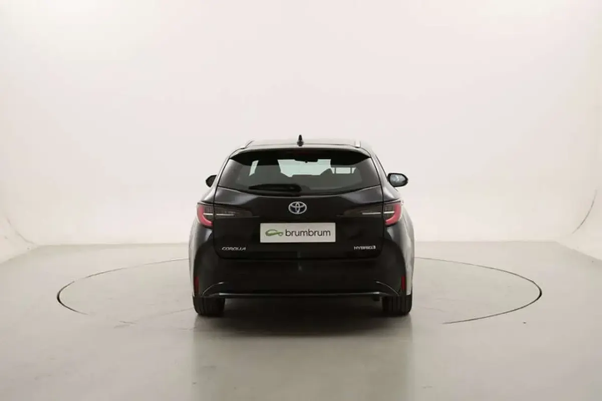 Usata Toyota Corolla Business Edition 122 CV (89 kW) 2022 Nero Station wagon