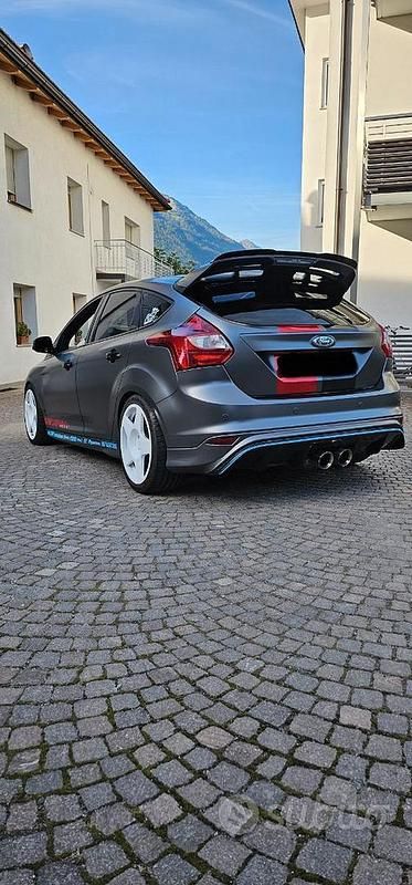 Usata Ford Focus ST 250 CV (183 kW) 2014 Rosso Berlina