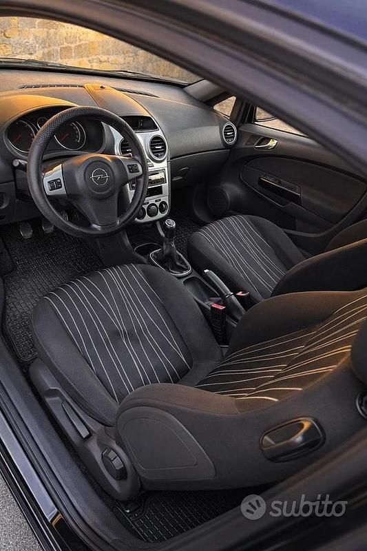 Usata Opel Corsa 75 CV (55 kW) 2009 Nero Utilitaria