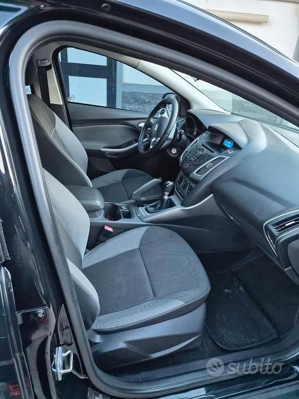 Usata Ford Focus 125 CV (91 kW) 2012 Nero Berlina