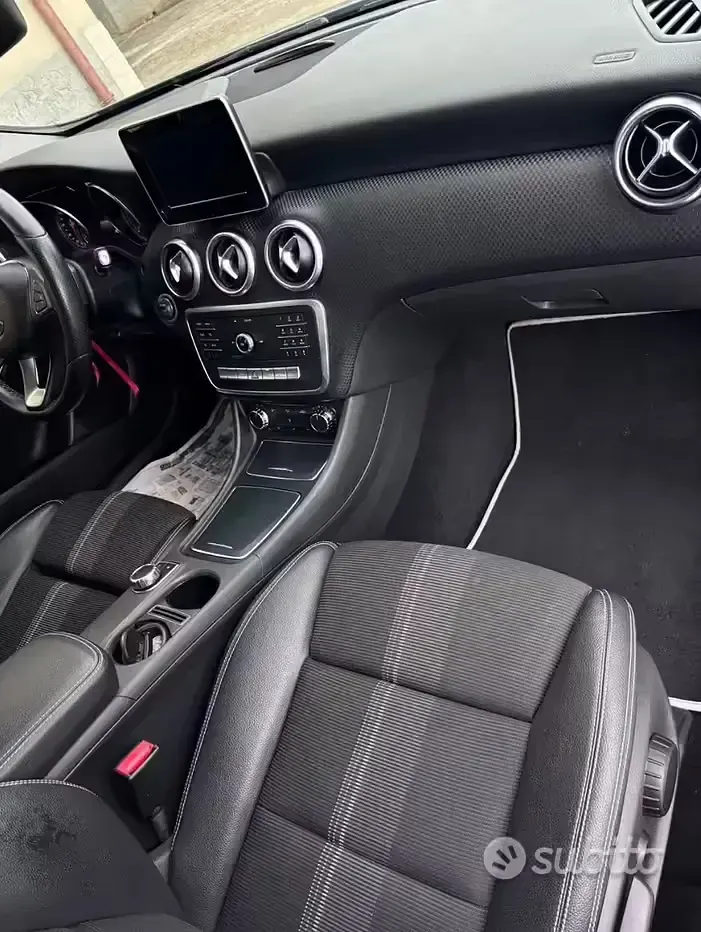 Usata Mercedes A180 Premium 136 CV (100 kW) 2018 Grigio Berlina