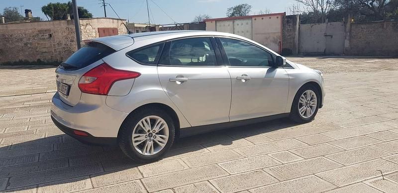 Usata Ford Focus Titanium 116 CV (85 kW) 2012 Argento Berlina