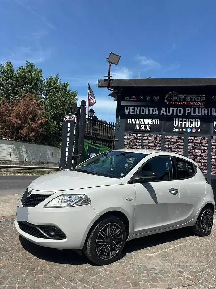 Usata Lancia Ypsilon 69 CV (50 kW) 2018 Grigio Utilitaria