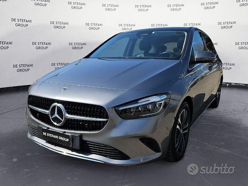 Usata Mercedes B180 Advanced 116 CV (85 kW) 2023 Grigio montagna Monovolume