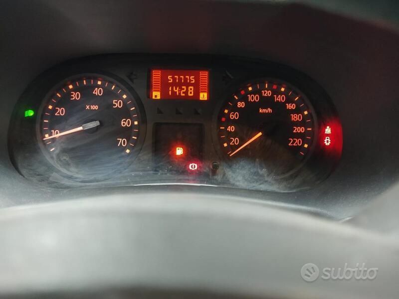 Rosso Usata 2007 Renault Clio II Due volumi | 3000 € (Ottimo prezzo) - Immagine 1/4