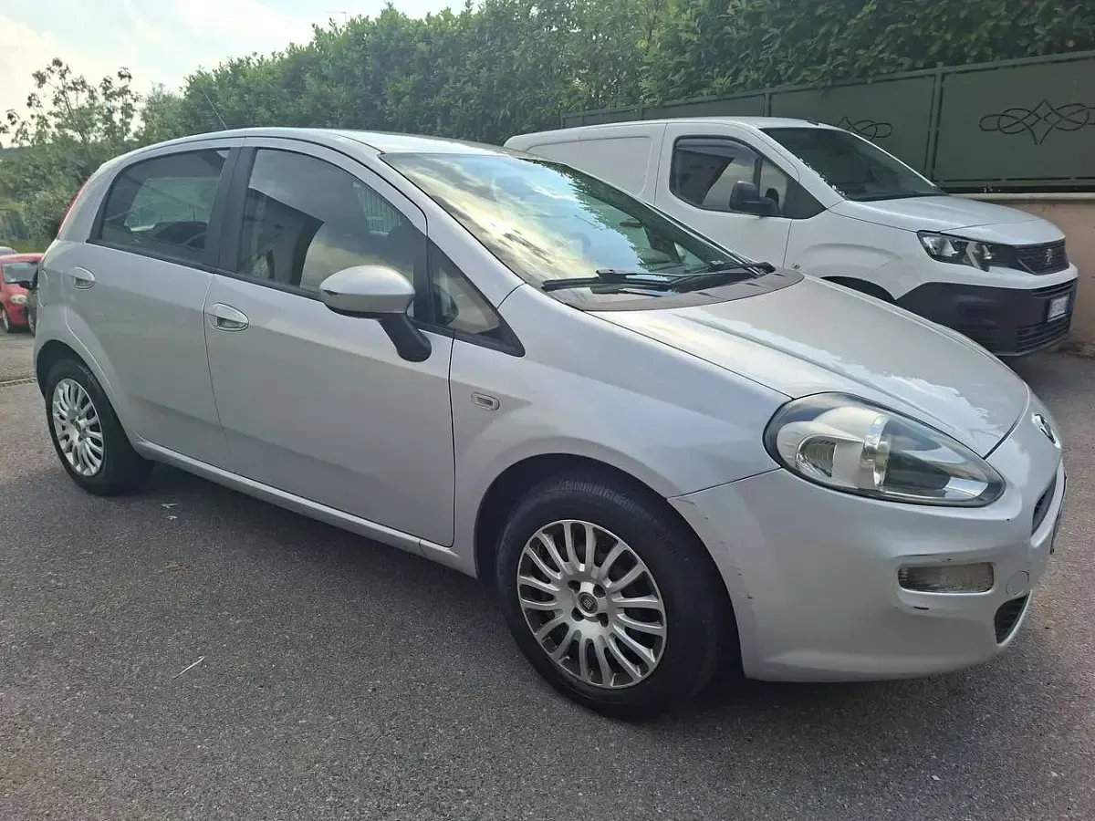 Usata Fiat Punto 69 CV (50 kW) 2015 Argento Utilitaria