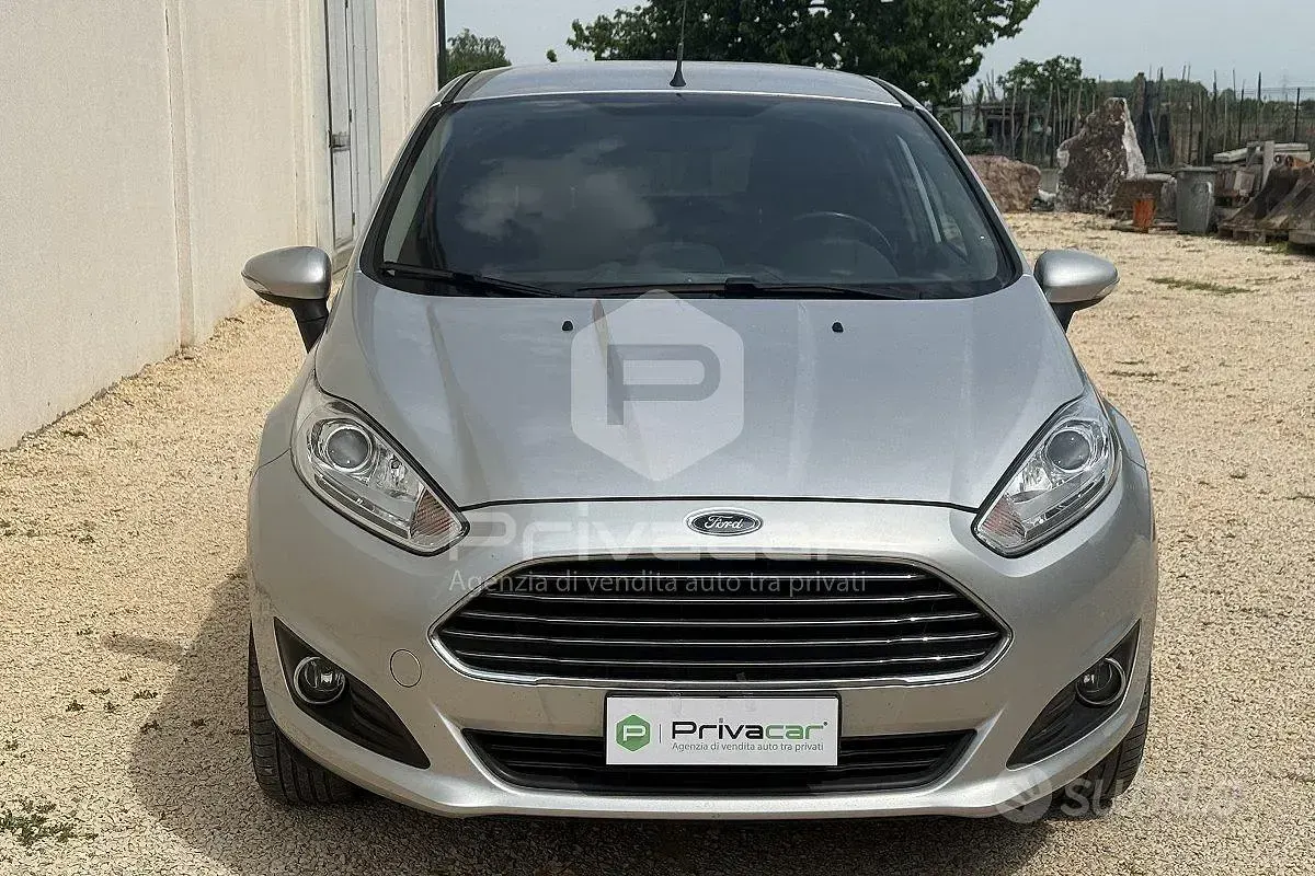 Usata Ford Fiesta Titanium 75 CV (55 kW) 2017 Grigio Utilitaria