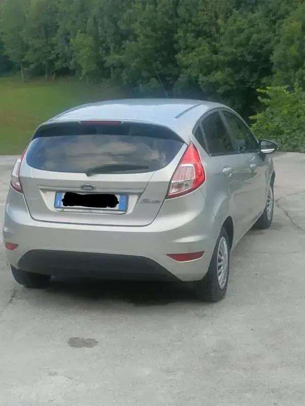 Usata Ford Fiesta Titanium 75 CV (55 kW) 2017 Argento Utilitaria