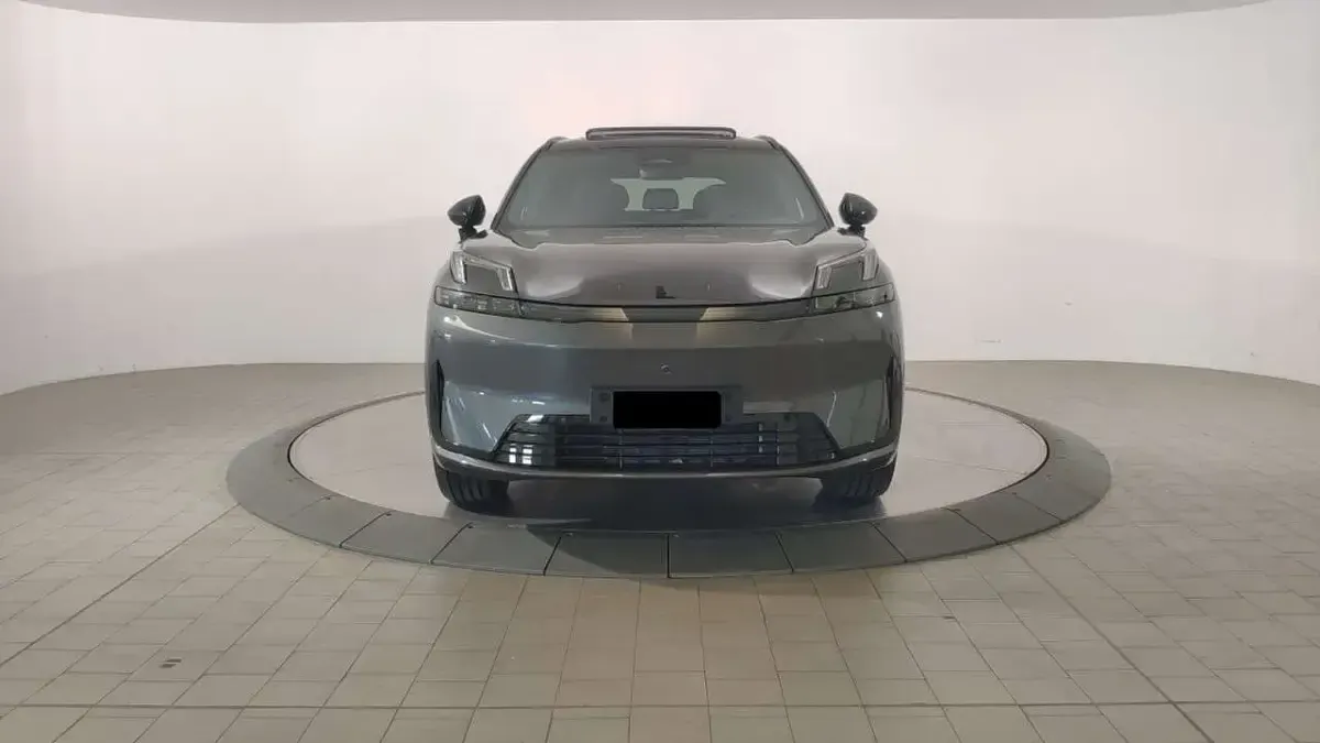 Usata Lynk & Co 08 139 CV (102 kW) 2025 Storm gray SUV