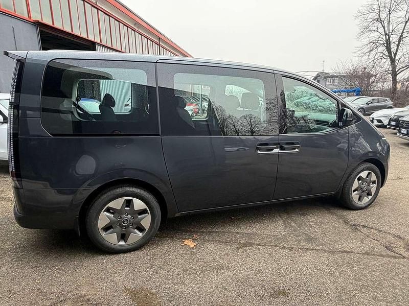 Nuova Hyundai Staria 160 CV (117 kW) 2025 Graphite gray Monovolume