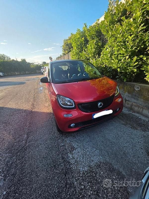 Rosso Usata 2015 Smart ForFour Utilitaria | 7000 € (Super prezzo) - Immagine 1/3
