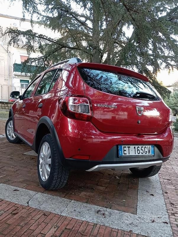 Usata Dacia Sandero 75 CV (55 kW) 2014 Rosso SUV