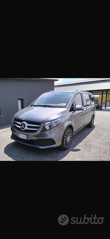 Usata Mercedes V220 Exclusive 163 CV (119 kW) 2023 Grigio Monovolume