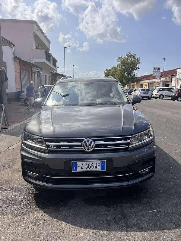 Grigio Usata 2020 VW Tiguan Sportline SUV | 18.500 € (Buon prezzo) - Immagine 1/4