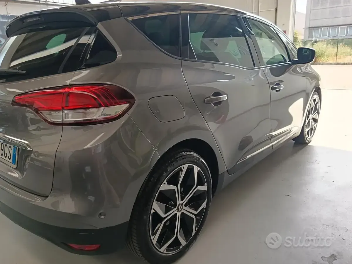 Usata Renault Scénic IV Intens 140 CV (102 kW) 2021 Grigio Monovolume