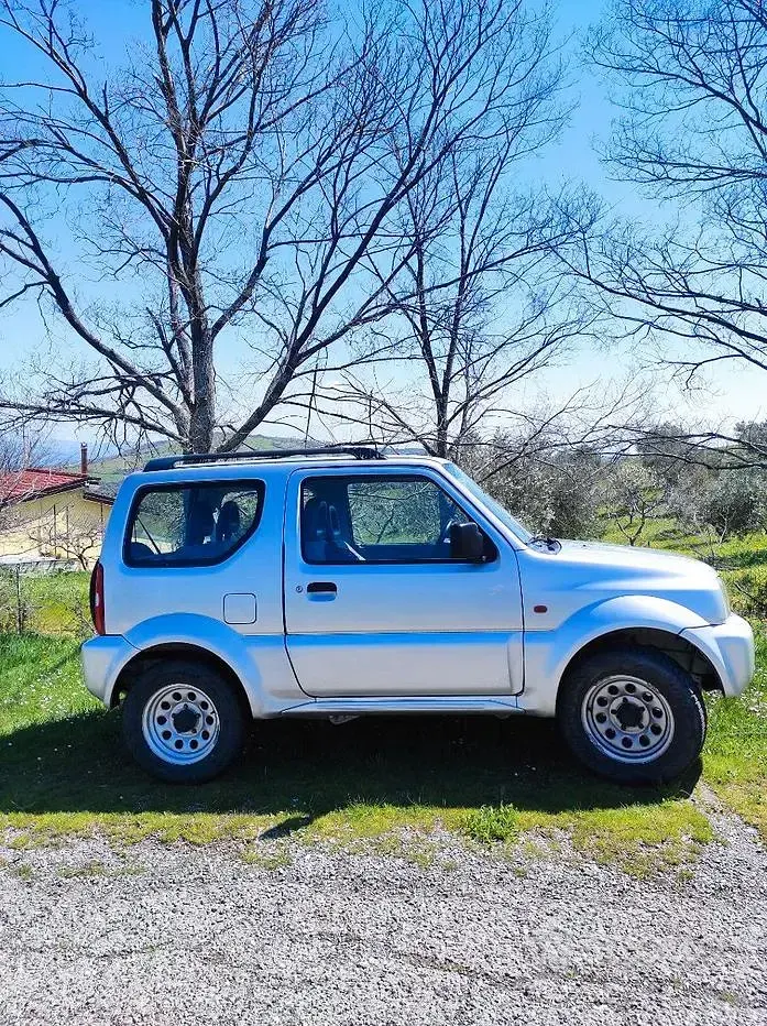 Usata Suzuki Jimny 82 CV (60 kW) 2001 Grigio SUV