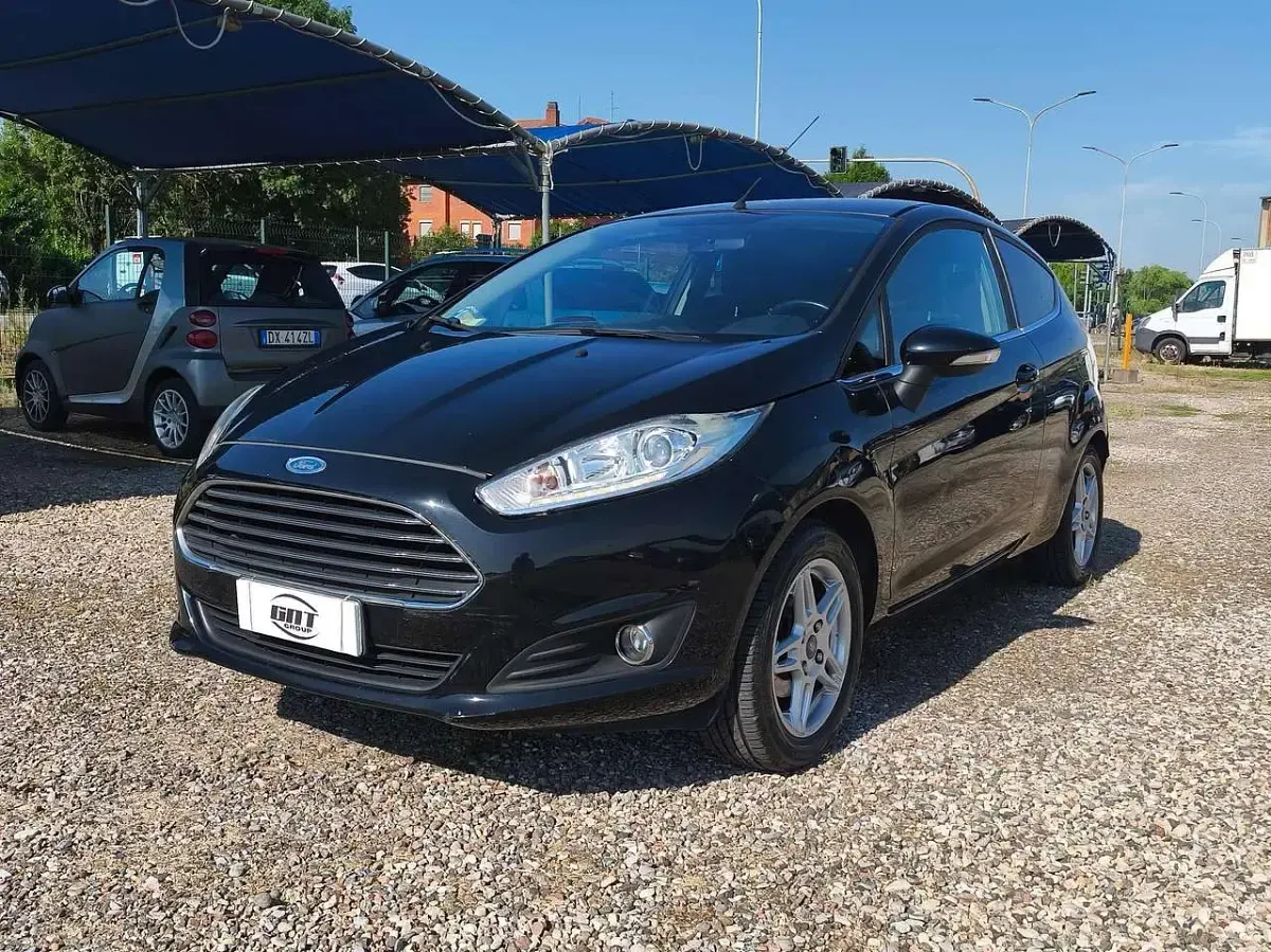 Usata Ford Fiesta Titanium 80 CV (58 kW) 2015 Nero Utilitaria