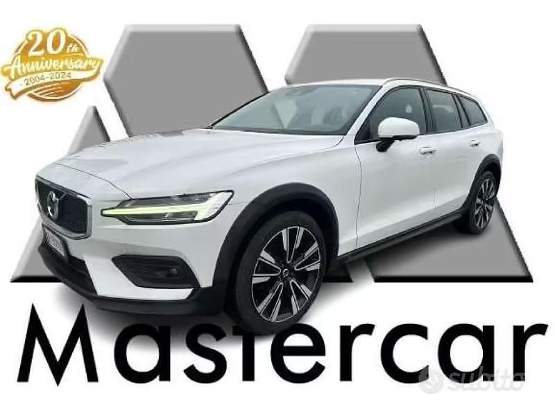 Usata Volvo V60 CC Business Edition 197 CV (144 kW) 2021 Bianco Station wagon