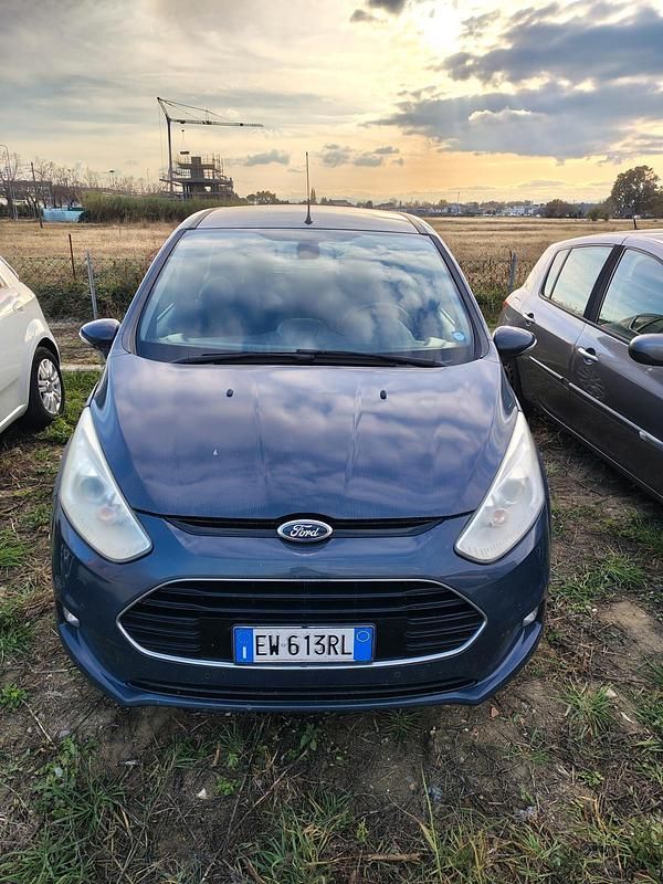 Grigio Usata 2014 Ford B-MAX Titanium Monovolume | 6290 € (Buon prezzo) - Immagine 1/4