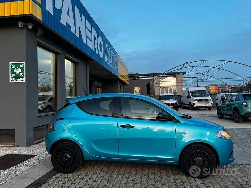 Usata Lancia Ypsilon Gold 69 CV (50 kW) 2021 Blu Utilitaria