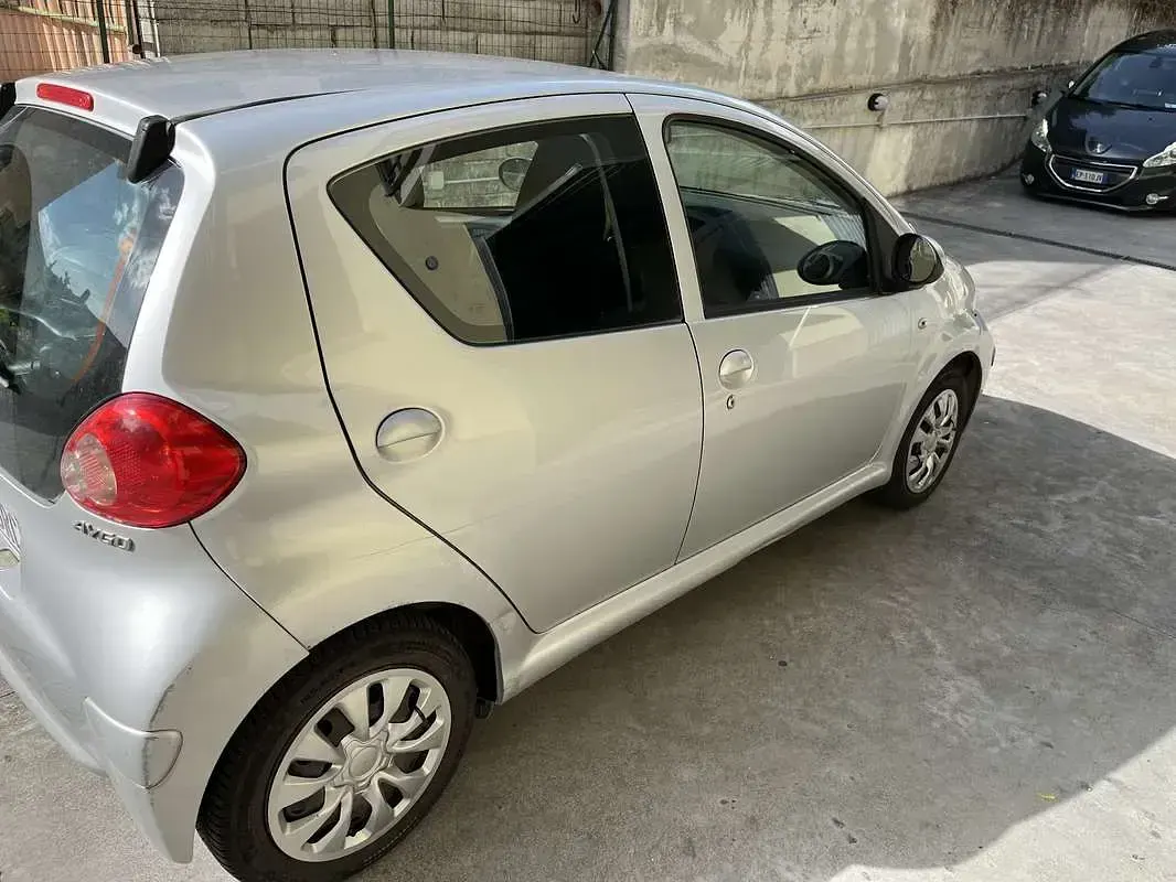 Usata Toyota Aygo Sol 68 CV (50 kW) 2008 Grigio Utilitaria