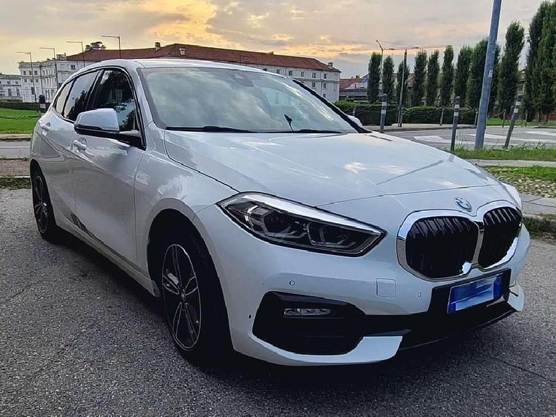 Usata 2021 BMW 116 Sport Line Due volumi | 25.400 € (Molto cara) - Immagine 1/4